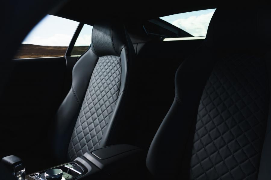 Интерьер Audi R8 V10 Performance 2019 года  (UK) (фото 14 из 136)